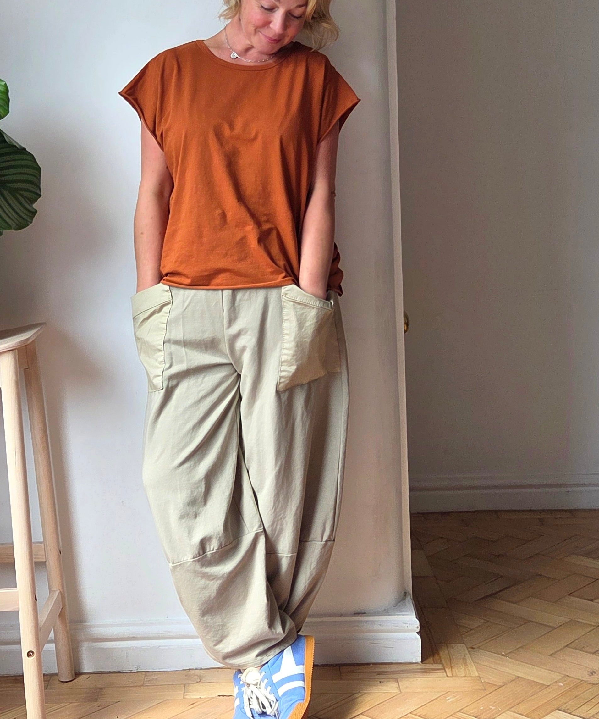 Bold cropped jersey trousers