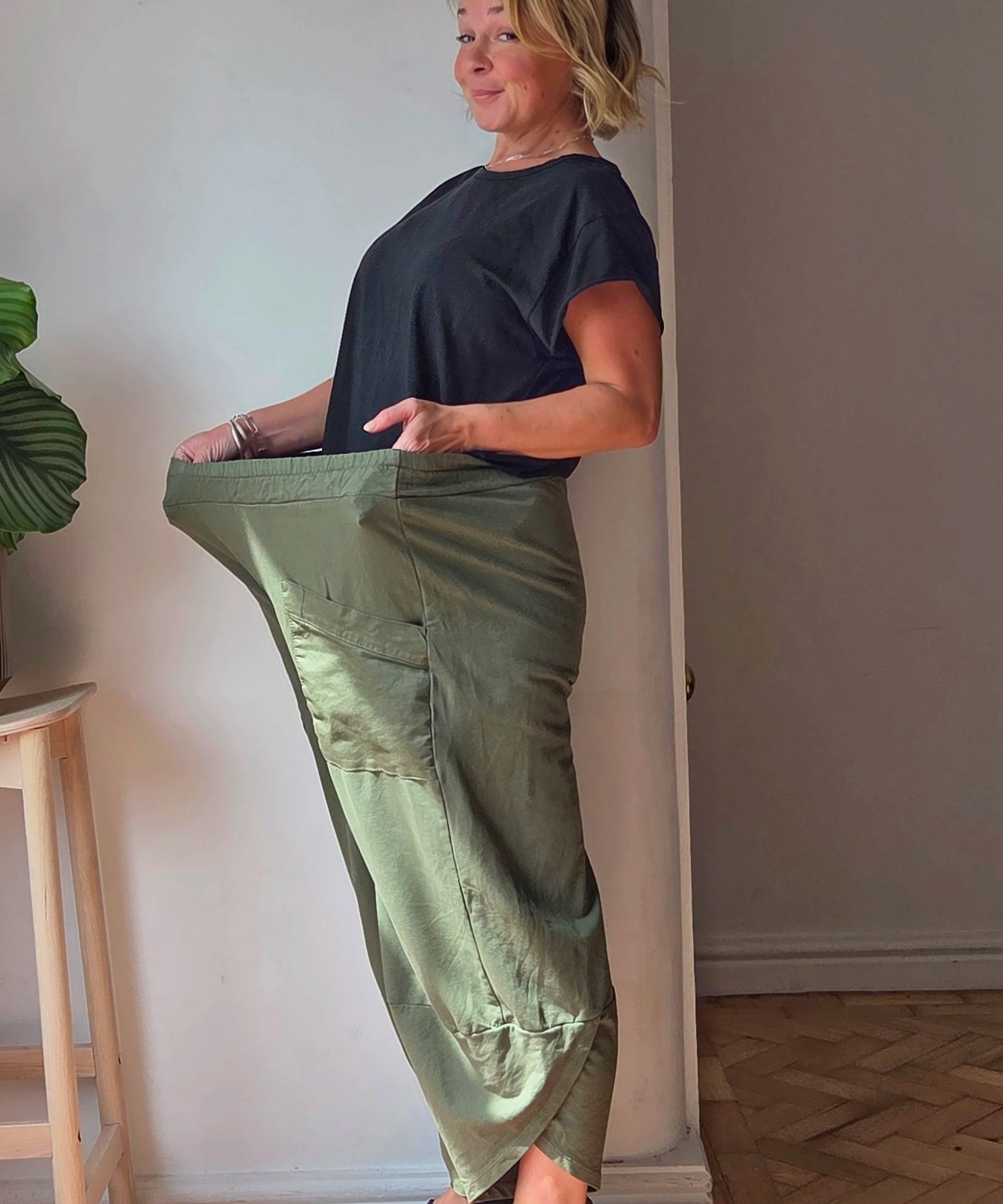 Bold cropped jersey trousers
