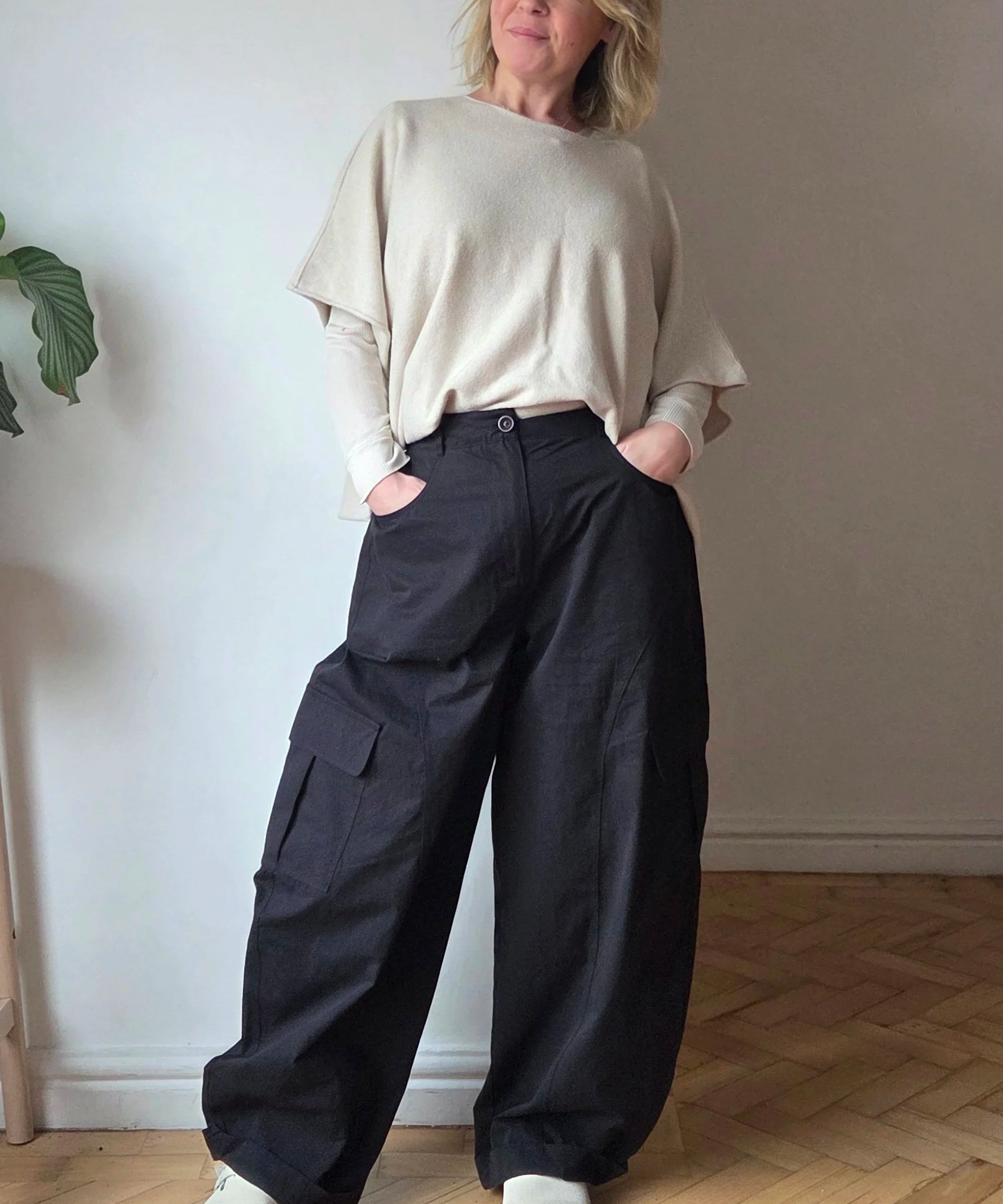 Wide leg cargo trousers