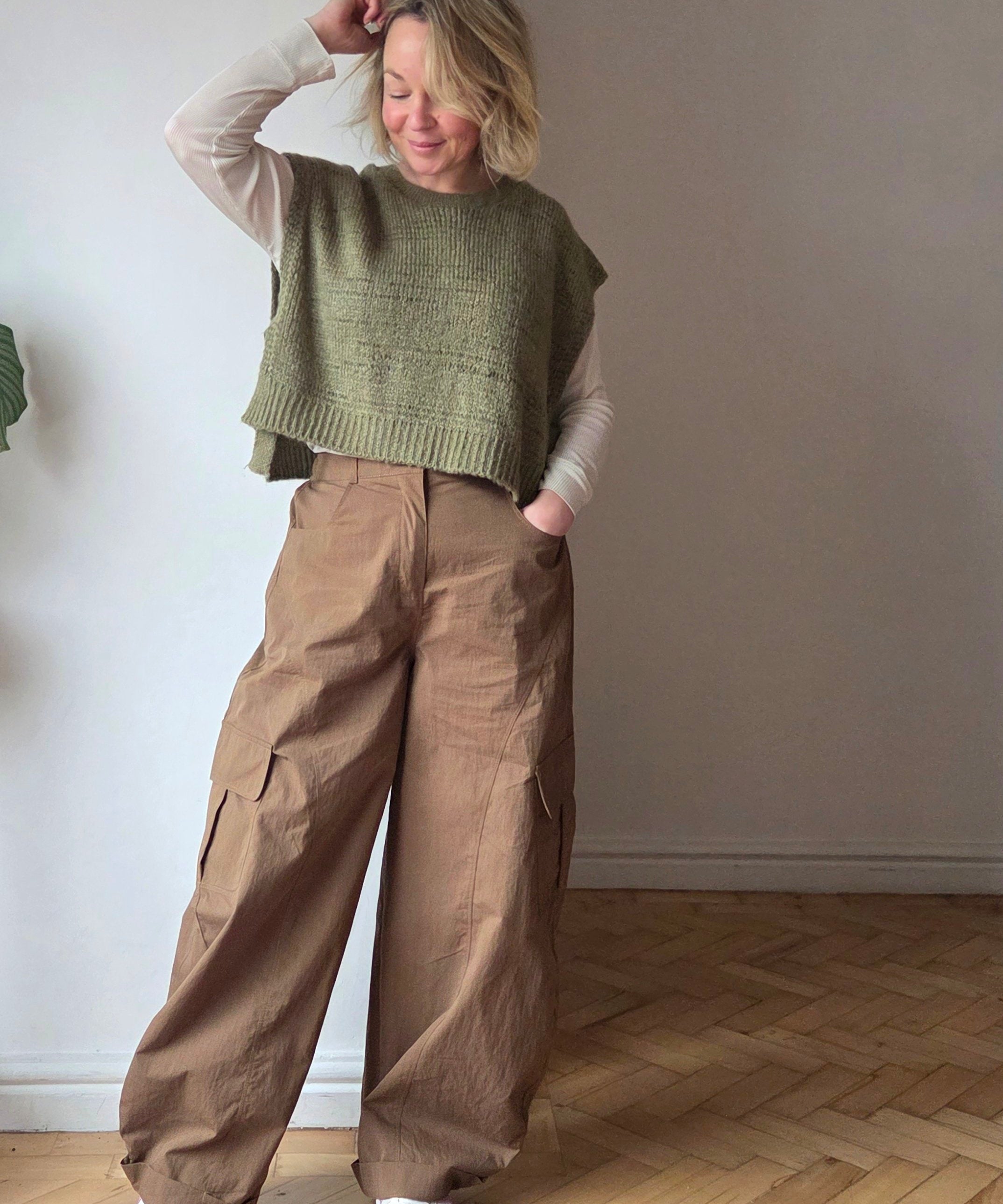 Wide leg cargo trousers