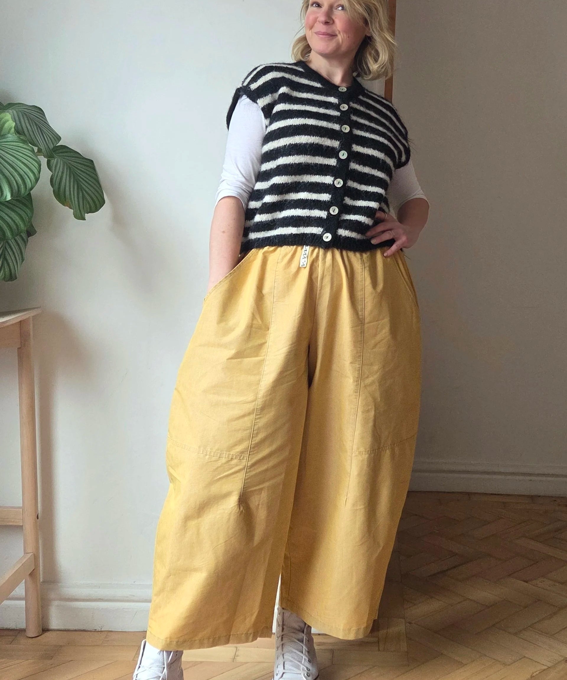 Light barrel trousers