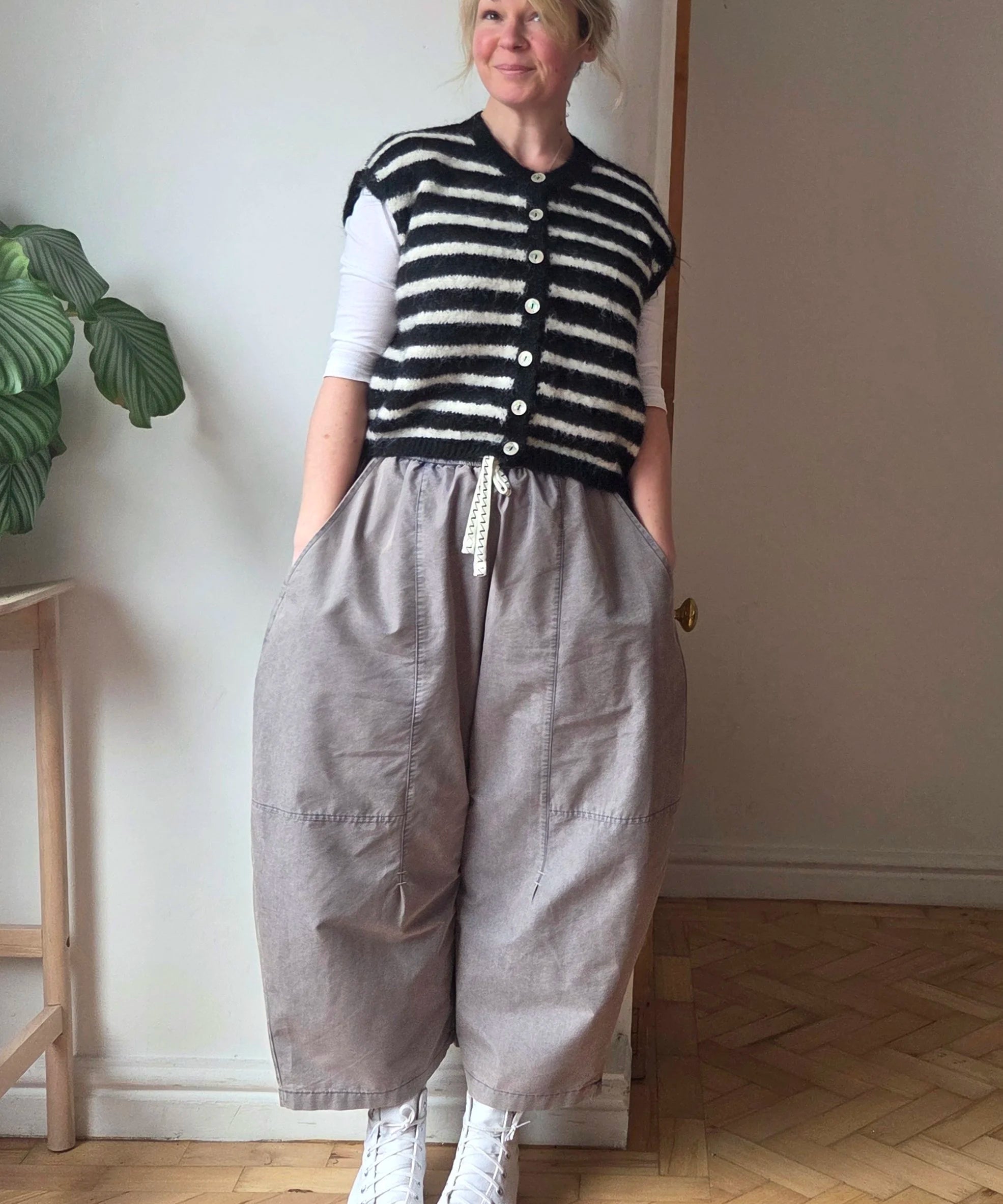 Light barrel trousers