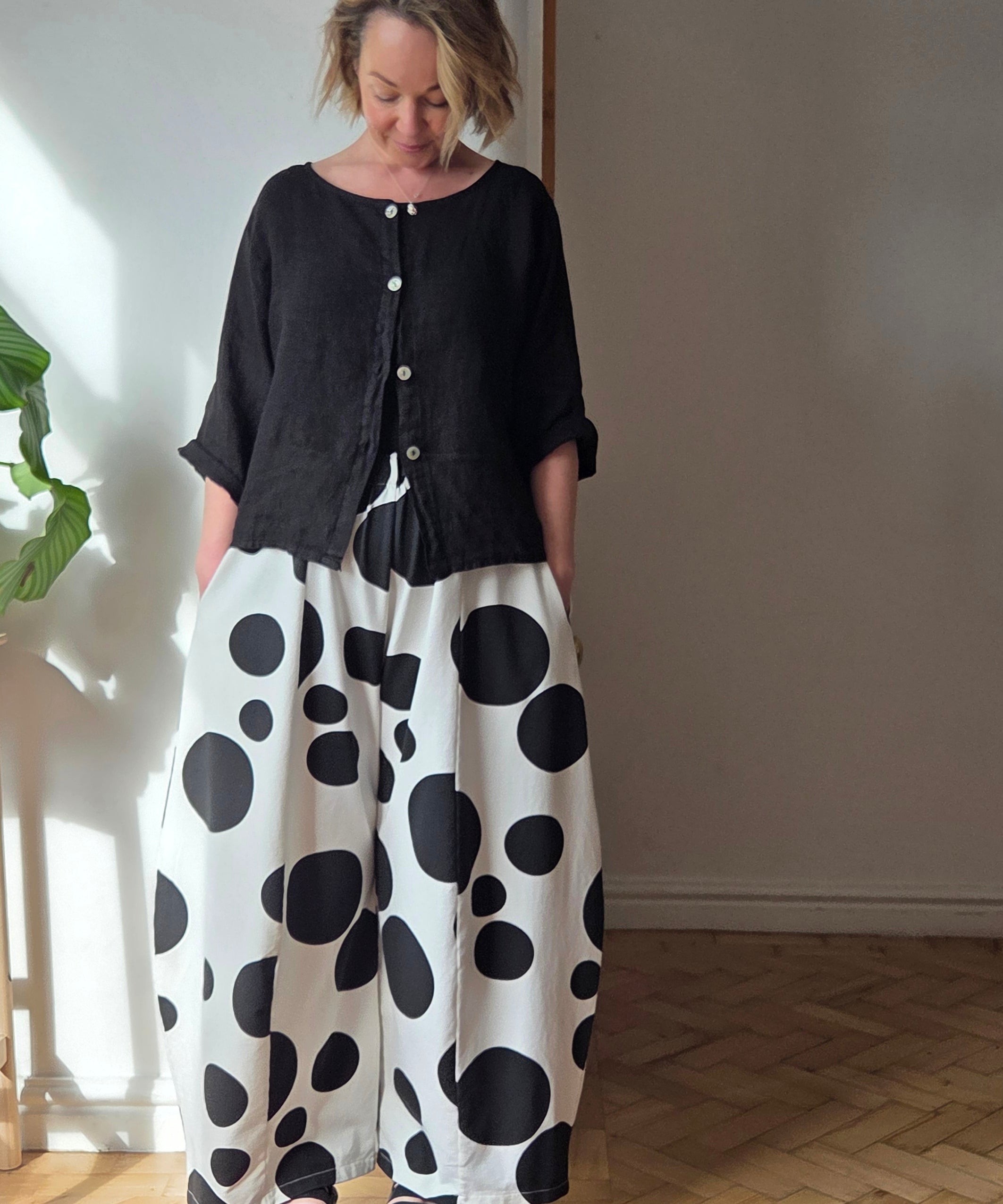 Buttoned linen top