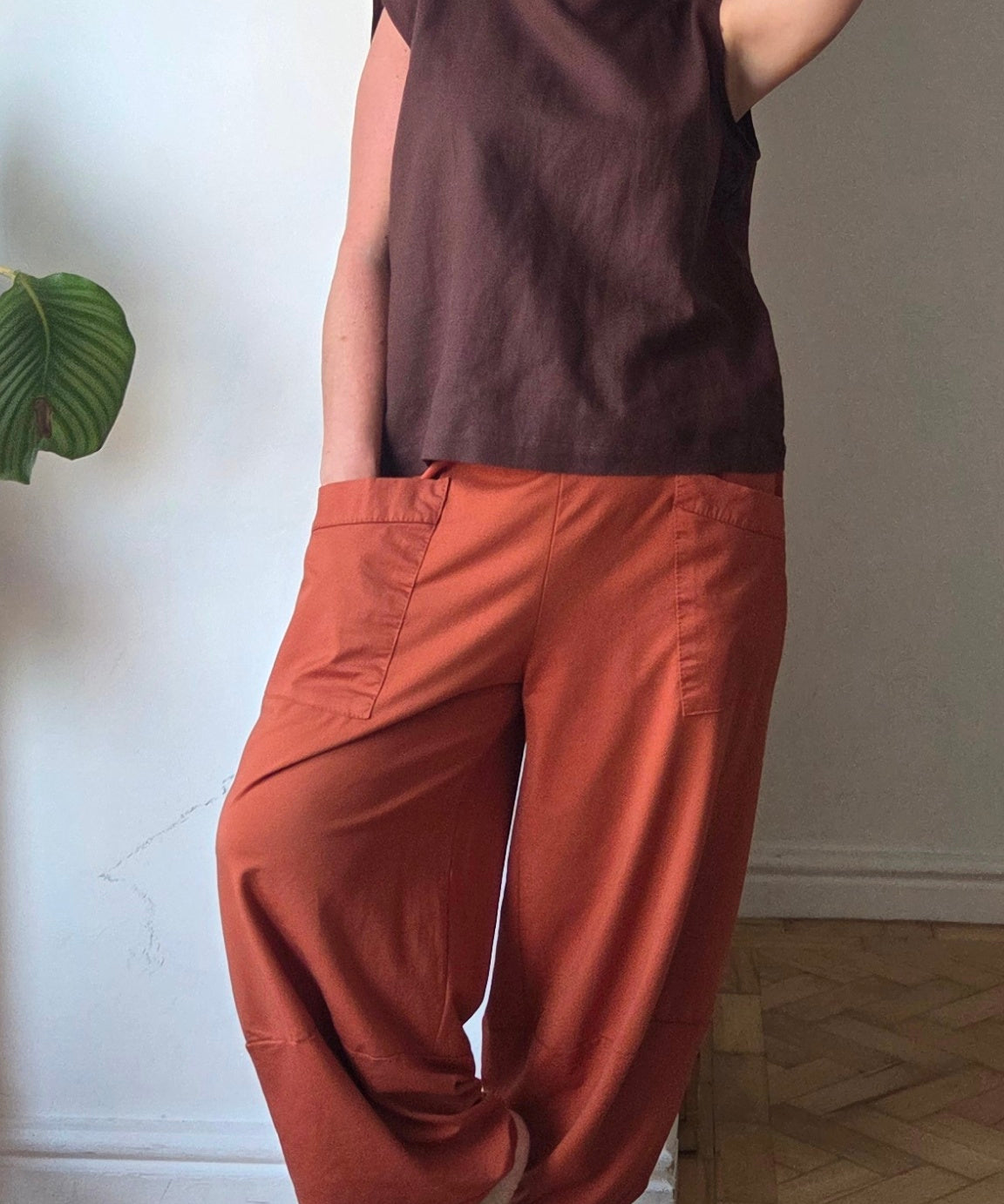 Bold cropped jersey trousers