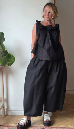 Lila Barrel Trousers