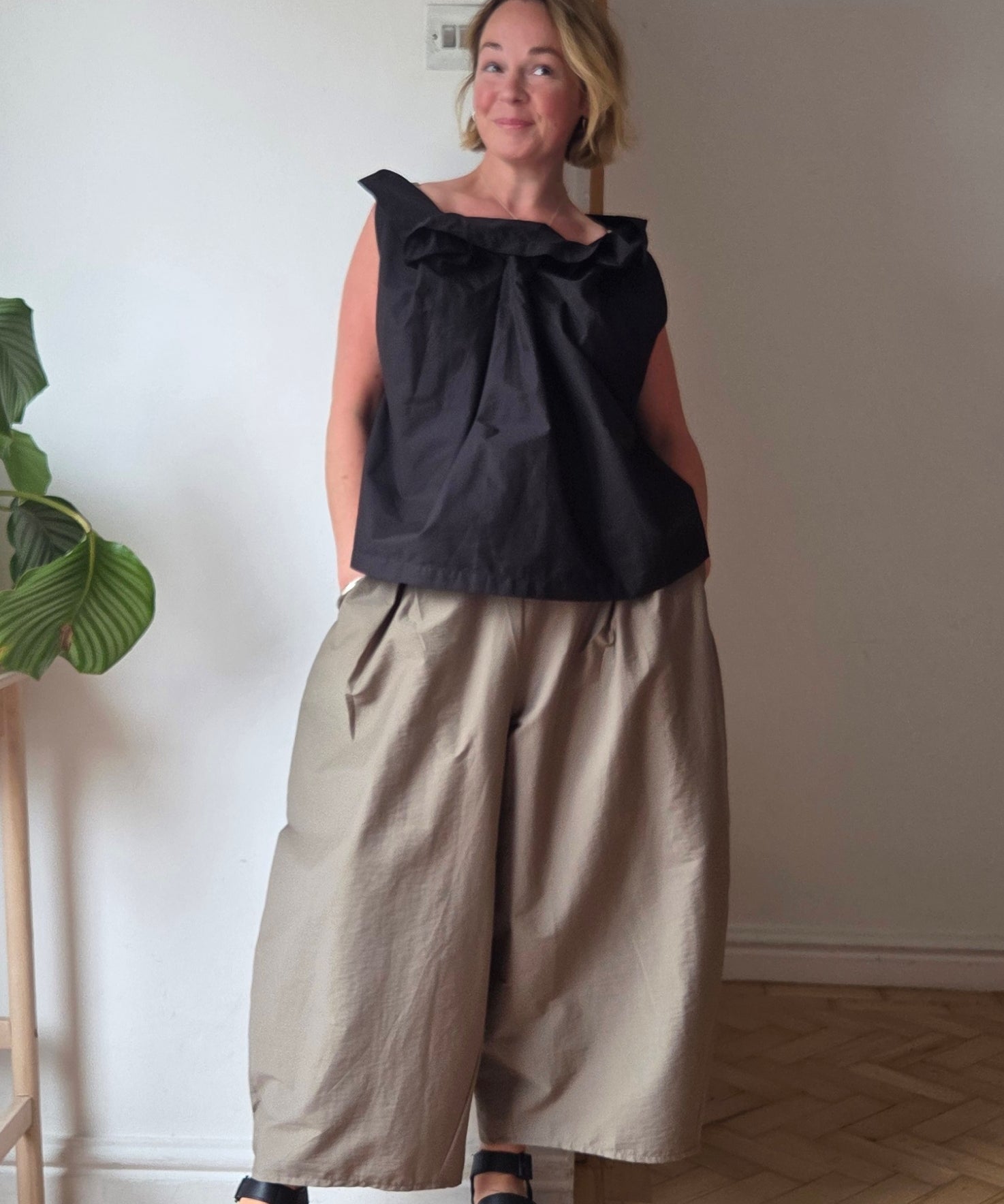 Lila Barrel Trousers