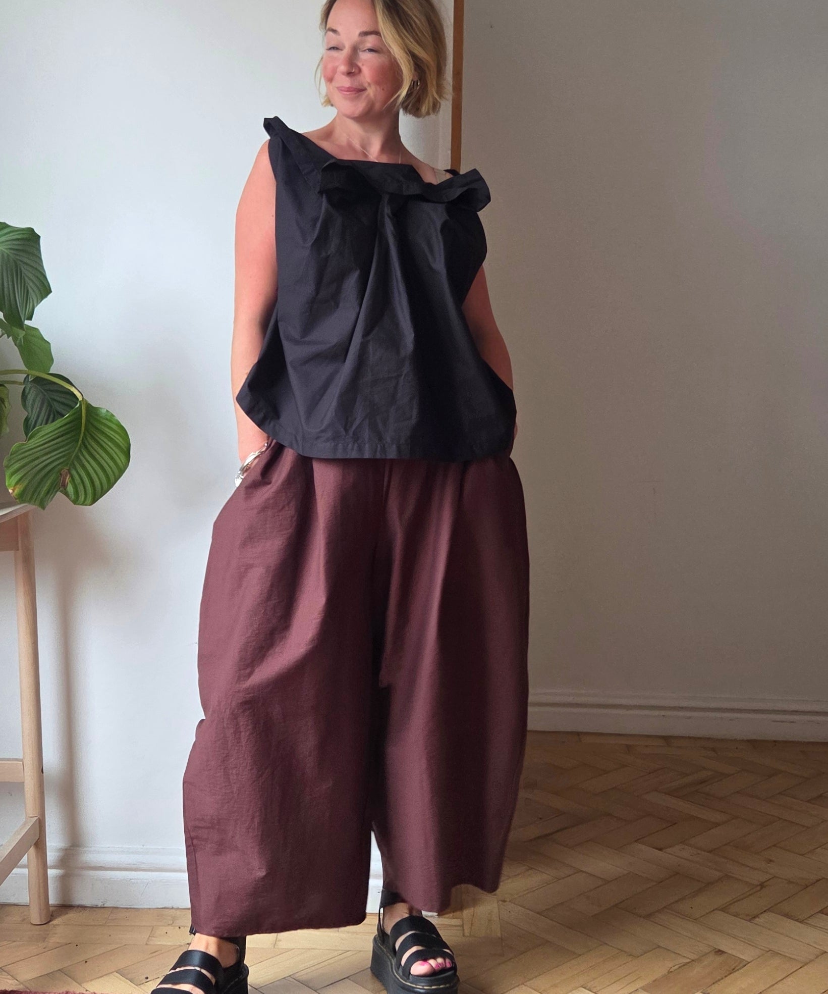 Lila Barrel Trousers