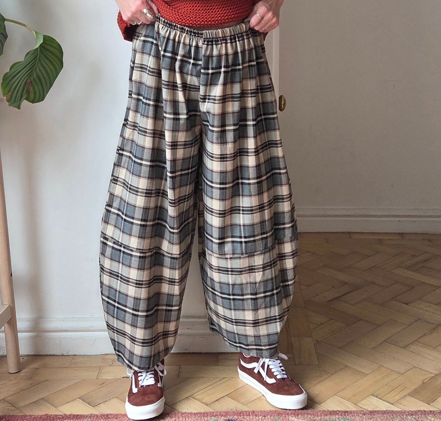 Chequered Barrel Trousers