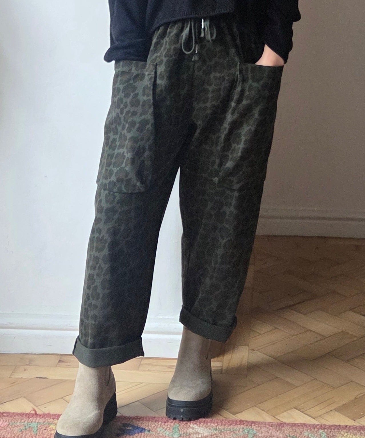 Big Pocket Leopard Trousers
