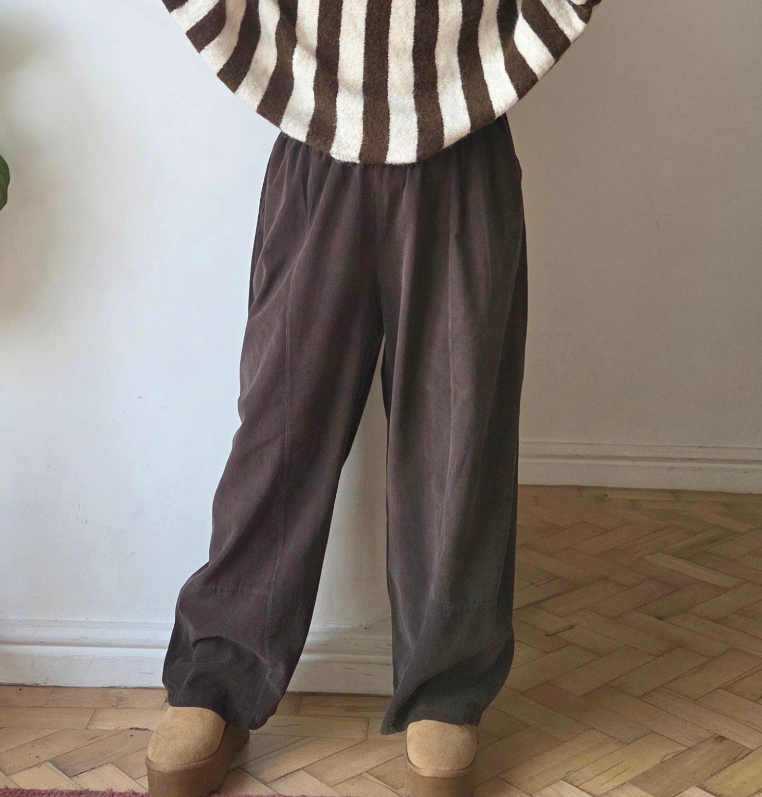 Needle Cord Barrel Trousers